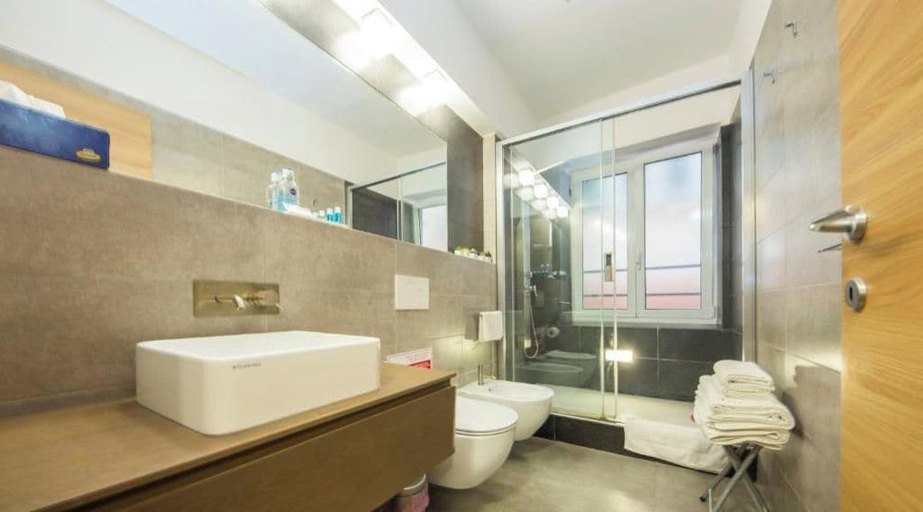 Bathroom 5, SanCosmoSuite, Genova