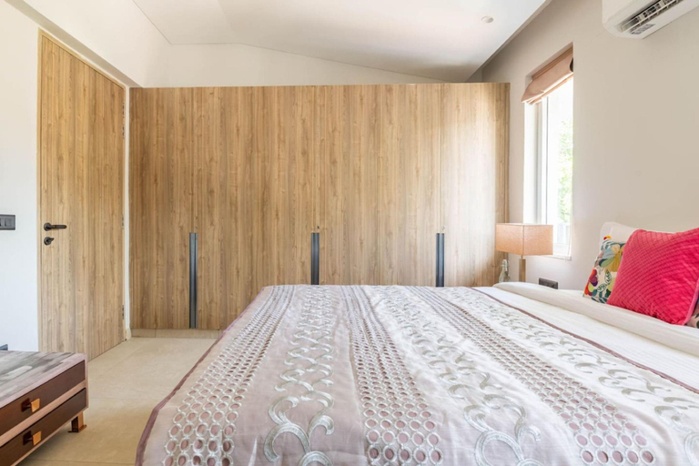4, Lux 5BR Villa in Anjuna, Perfect for Groups | Aria, North Goa