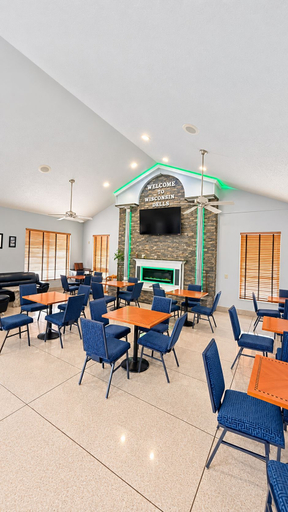 Food & Drinks 5, Super 8 By Wyndham Wisconsin Dells, Sauk
