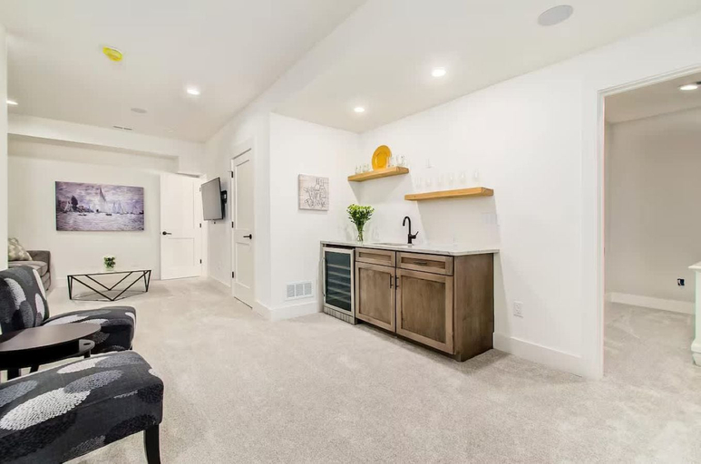 Living area, Jungle House Designer Residences – Downtown Columbus, Franklin