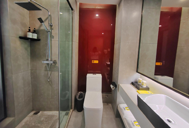 Bathroom, IU Hotel Lanzhou West Terminal Station Zhongtianjian Square, Linxia Hui