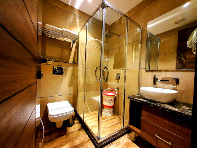 Bathroom 4, Hotel Makhan Residency, Amritsar