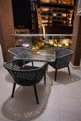Food & Drinks, Takelena Apartments