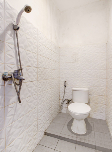 Bathroom 5, Hotel O Mamagayo Inn, Yogyakarta