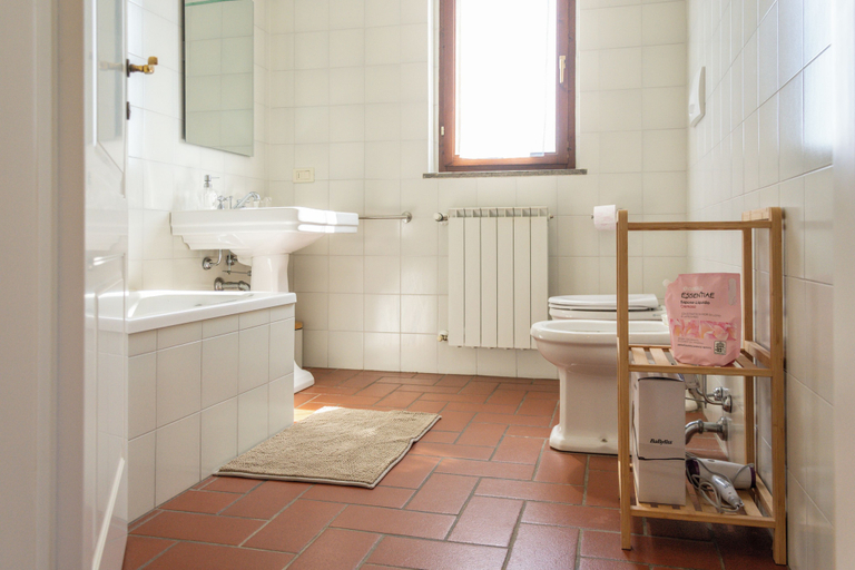 Bathroom 2, Podere Marchesi, Grosseto