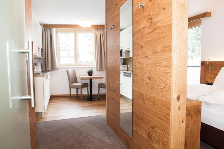 Room 5, Anthonys Peaks and Pillows St Anton, Landeck