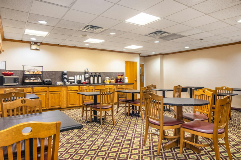 Food & Drinks 4, Red Roof Inn Ashtabula - Austinburg, Ashtabula