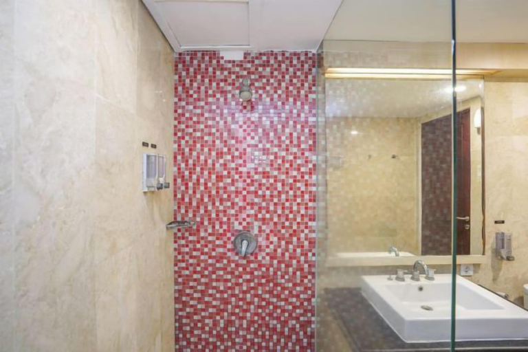 Room 5, RedDoorz @ First Homestay Bypass Kuta, Badung