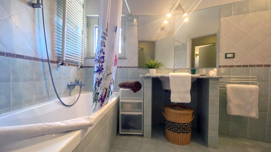 Bathroom 3, Villa la Bonaccia in La Maddalena, Olbia-Tempio