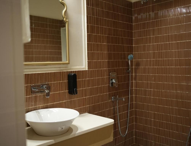 Bathroom 2, Avimukta An Ethnic Stay, Varanasi