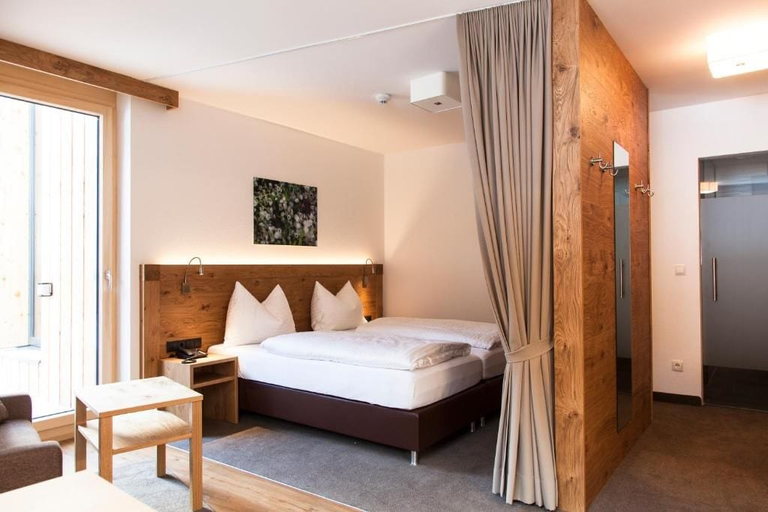 Room 2, Anthonys Peaks and Pillows St Anton, Landeck