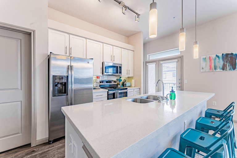 Room 4, Warm 2BR Suite Close to Downtown w Fast Wifi, Travis