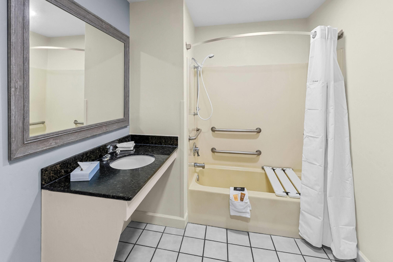 Bathroom 4, Baymont by Wyndham Sanford, Lee