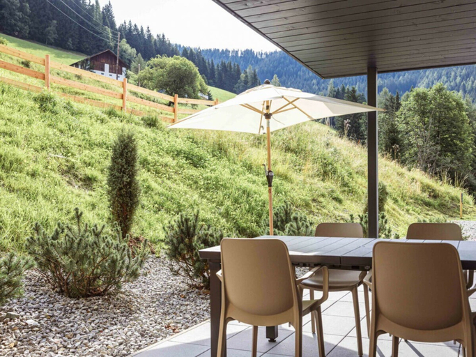 Outdoor dining 4, Holiday Apartment for 6 People & Infinity Pool, Sankt Johann im Pongau