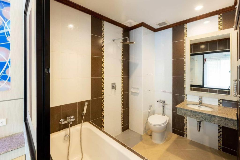 Bathroom 3, Manee Sangkha Hotel, Sangkha