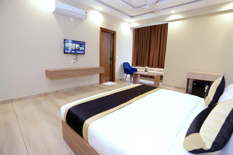 Bedroom 2, Hotel Nirvana Inn Near Expo Mart Greater Noida, Gautam Buddha Nagar