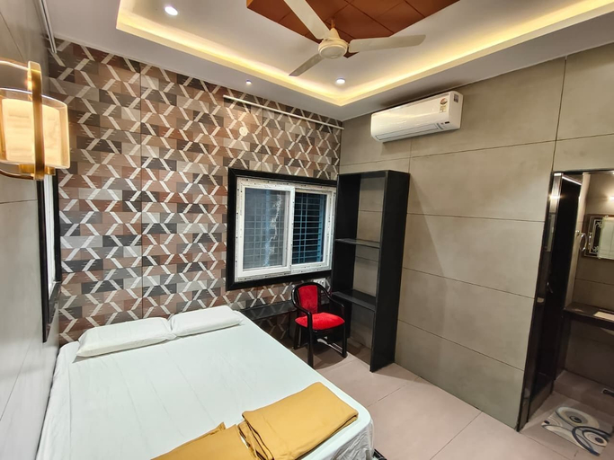 Room 4, Srivara Grand Mantralayam, Raichur