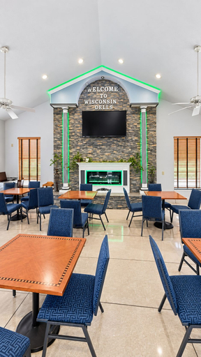 Food & Drinks 5, Super 8 By Wyndham Wisconsin Dells, Sauk