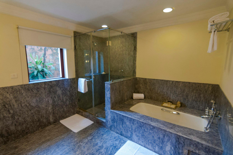 Bathroom 5, The Maharaja’s Lodge, Ranthambore (A Taj InnerCircle Hotel), Sawai Madhopur