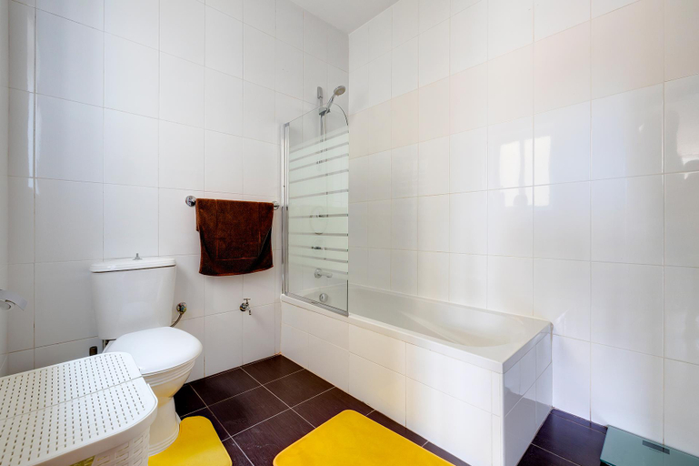 Bathroom, Cosy 1BR Penthouse close to the Promenade