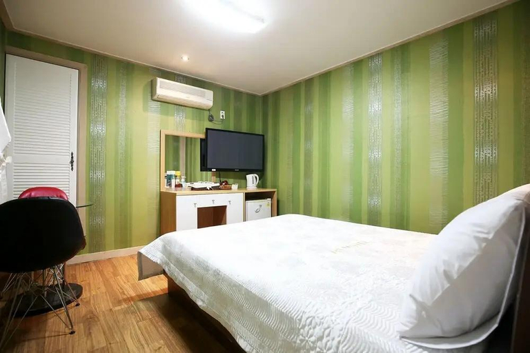 Bedroom 3, Asan Mari Hotel, Asan