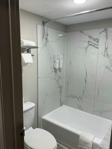Bathroom 4, Red Roof Inn Sherman, Grayson