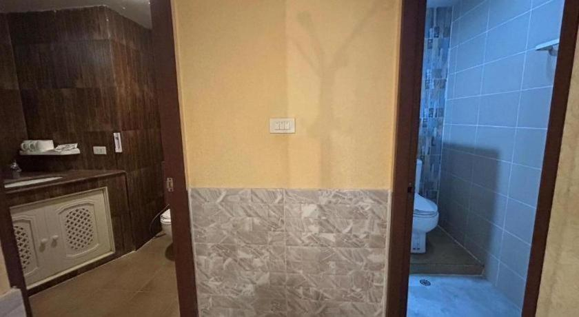 Bathroom 3, Khaoyai Kirithantip Resort, Pak Chong