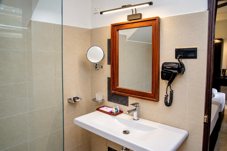 Bathroom 4, Lavendish Beach Resort, Habaraduwa