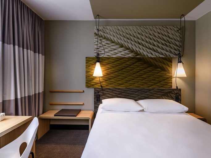 Bedroom 3, ibis Regensburg Zentrum, Regensburg