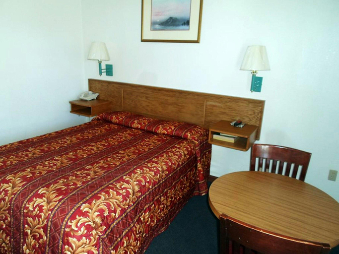 Bedroom 3, Economy Inn Morgan Hill, Santa Clara
