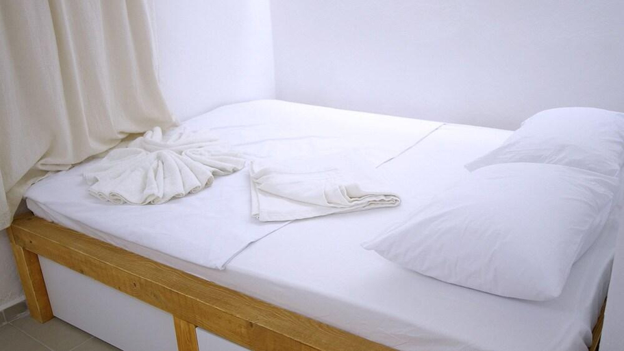Bedroom 3, Kakule Pansiyon & Cafe, Seferihisar