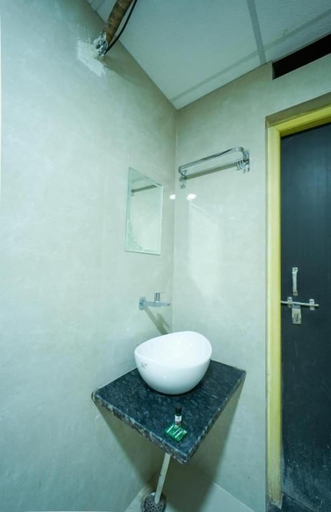 Bathroom 2, Omji Niwas - Shri Rudra Sarnath, Varanasi
