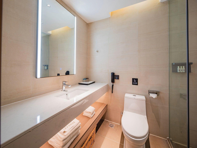 Bathroom 4, Lavande Hotel Xi'an Daming Palace Longshouyuan Metro Station, Xi'an