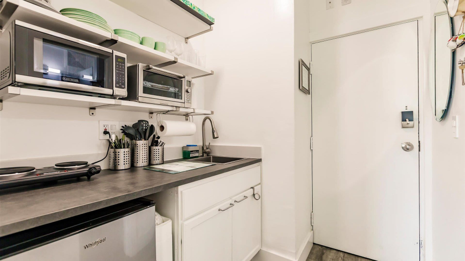 Interior 4, Seaside Stay- 1 Block From Beach With Pool, Miami-Dade