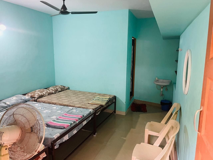 Room 4, Shree Venkatesh Nilaya Homestay, Uttara Kannada