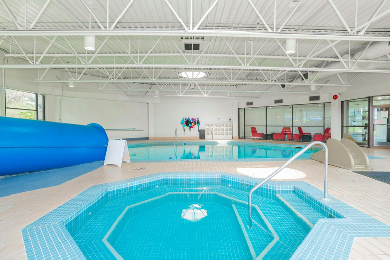 Sport & Beauty 2, Sandman Signature Vancouver Airport Hotel & Resort, Greater Vancouver