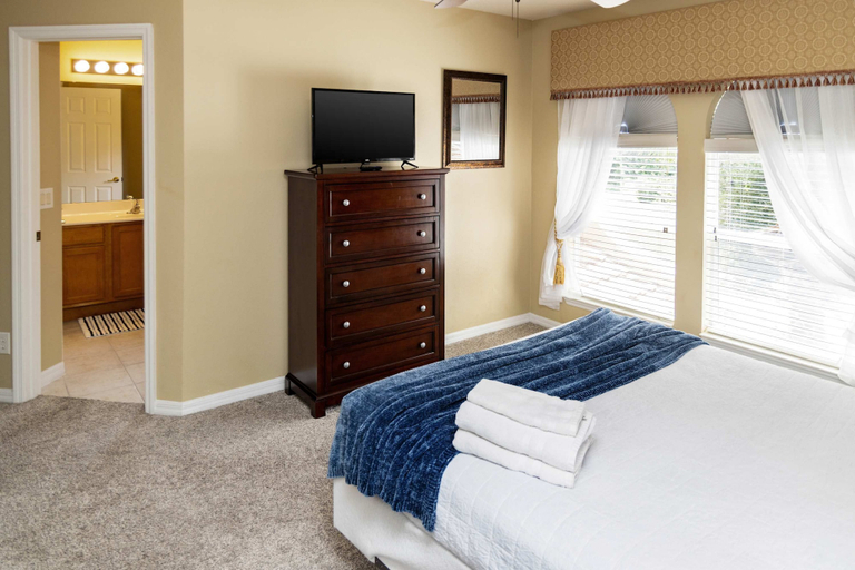 Room 5, Watersong Resot Retreat Pool Spa Game Room, Polk