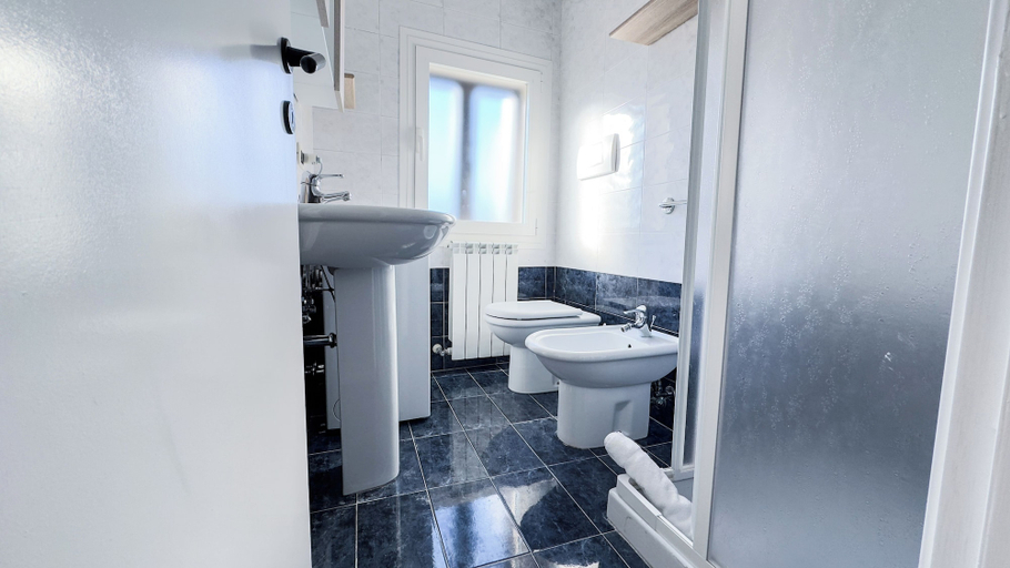 Bathroom 3, Casa Raffi by Ca-sa Check, Venezia