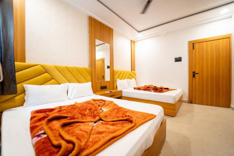 Room 5, Omji Niwas - Shri Rudra Sarnath, Varanasi