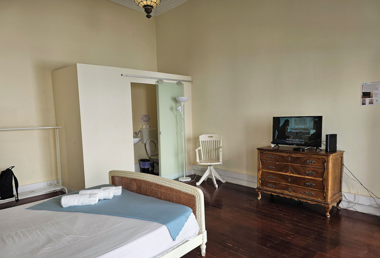 Room 1, Alicya, Faro