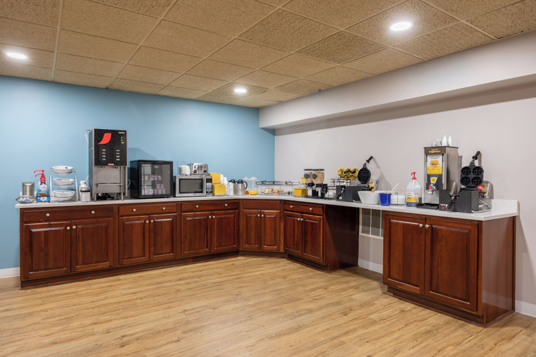 Food & Drinks 5, Days Inn & Suites by Wyndham Lexington, Fayette