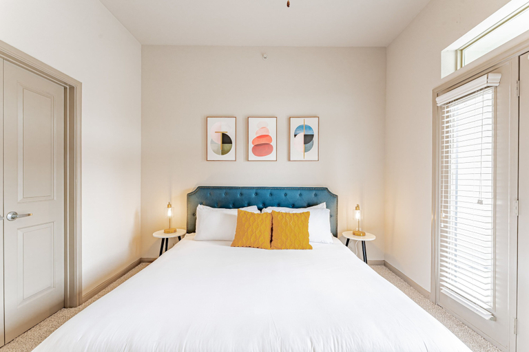 Room 2, Warm 2BR Suite Close to Downtown w Fast Wifi, Travis