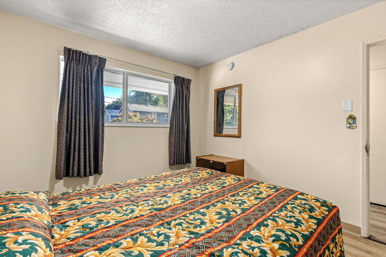 Bedroom 2, Stonebridge Inn & Suites Gresham, OR - Portland, Multnomah