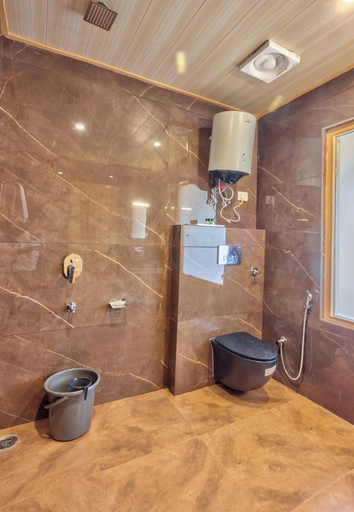 Bathroom, Manali Manor, Kullu