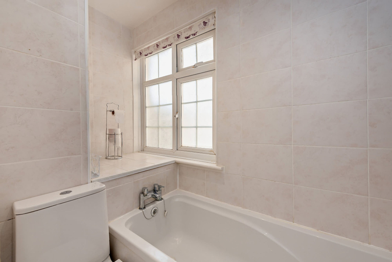 Room 4, Host Stay Thornbank, West Sussex