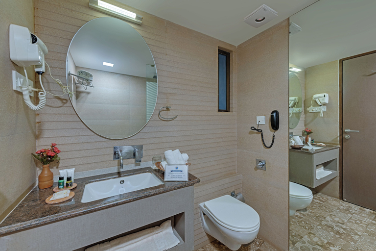 Bathroom, Comfort Inn Emerald, Ratnagiri