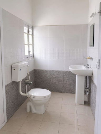 Bathroom 4, Beas Heaven Hotel And Cafe, Kullu