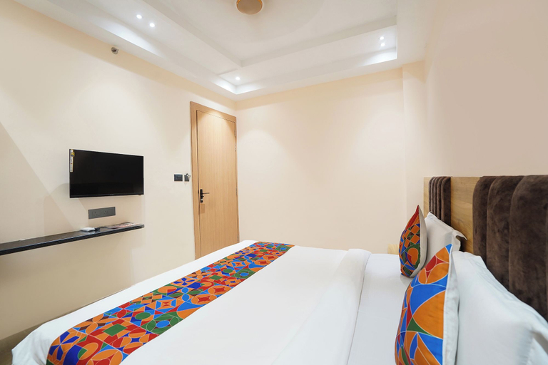 Room 2, Fabhotel Shri Hari Villa, Varanasi