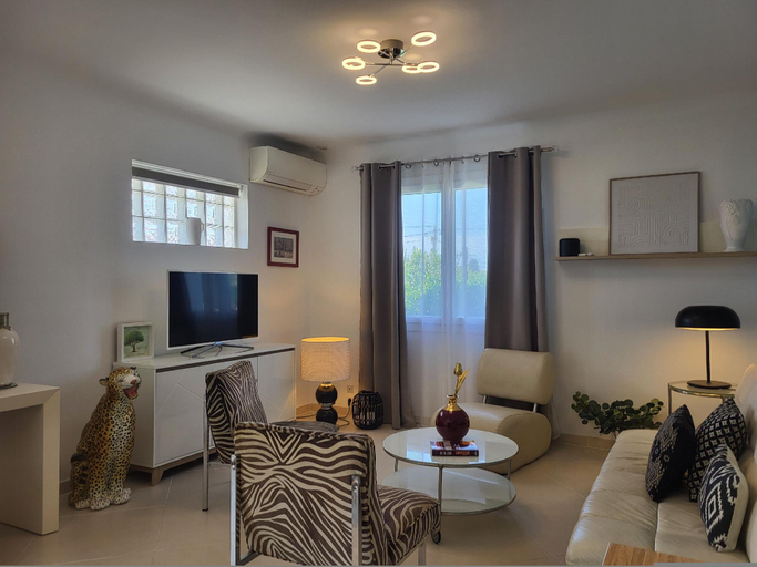 5, Bas de villa Lola avec piscine, Var