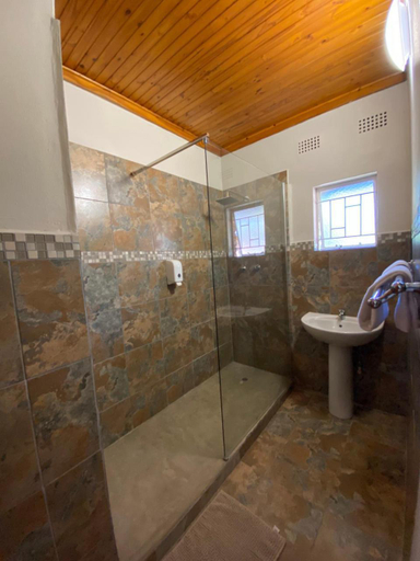 Bathroom 4, Magoebaskloof Mountain Lodge, Mopani
